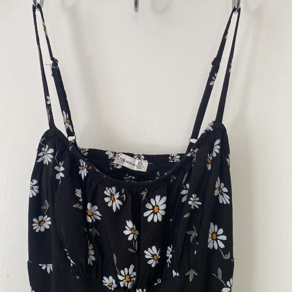 Hollister XS Romper Black with White Daises - Picture 2 of 5